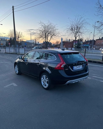 Volvo V60 cena 28900 przebieg: 299200, rok produkcji 2011 z Żnin małe 742